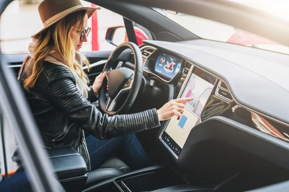 6 Hybrid Interface Trends Shaping Automotive User Experience in 2024
